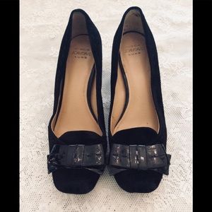 Ladies Black Suede 2.5 inch Heel Pump (size7)